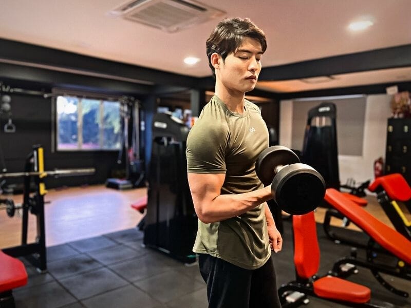 How To Choose Workout Clothes That Boost Your Performance 207% 2 Army Green Workout Clothes - Snurck Coreflex Training T-Shirt